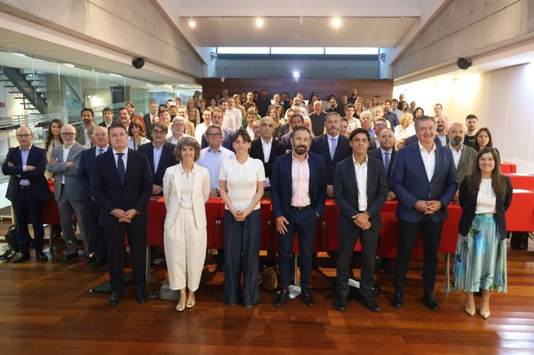 n770_Autoridades_y_asistentes_a_la_jornada_del_PERTE